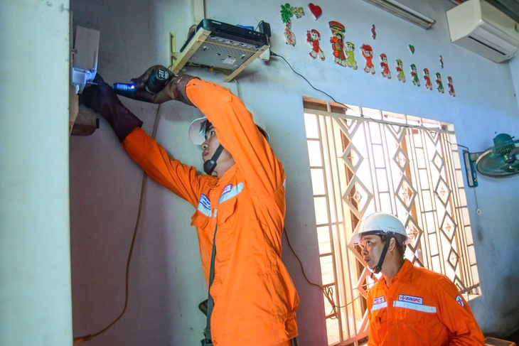 EVN tăng giá điện thêm 4,8% từ ngày 10-5