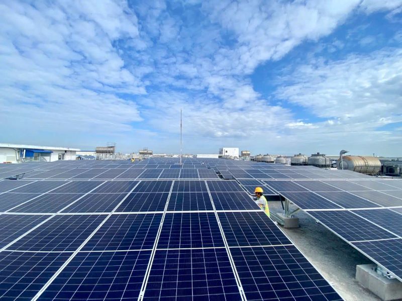 Sự bùng nổ của các dòng xe điện cũng là yếu tố khiến nhiều doanh nghiệp quyết định đầu tư điện mặt trời nhà xưởng