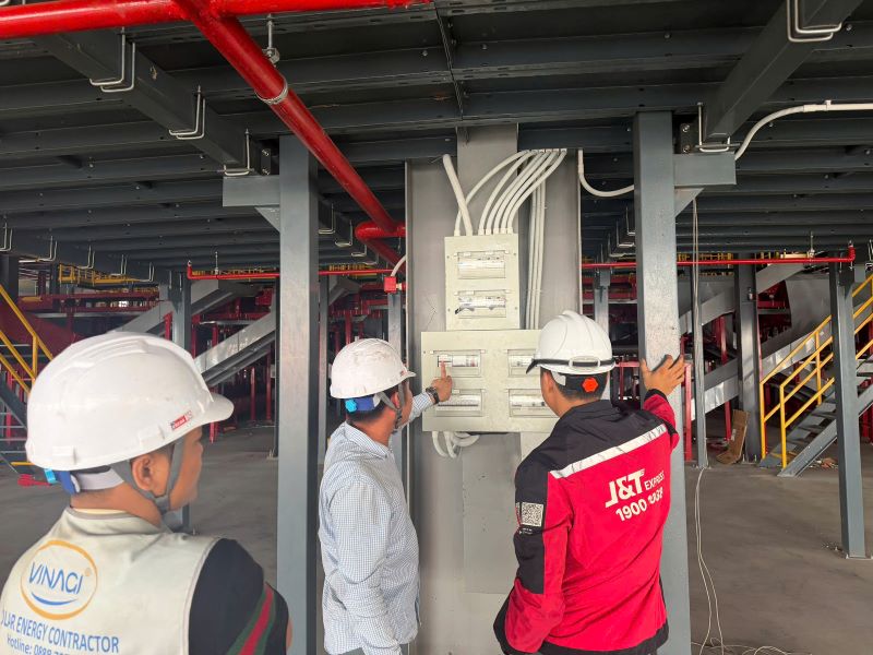 Liên hệ VINAGI để được kiểm tra và bảo trì hệ thống điện nhanh chóng và hiệu quả